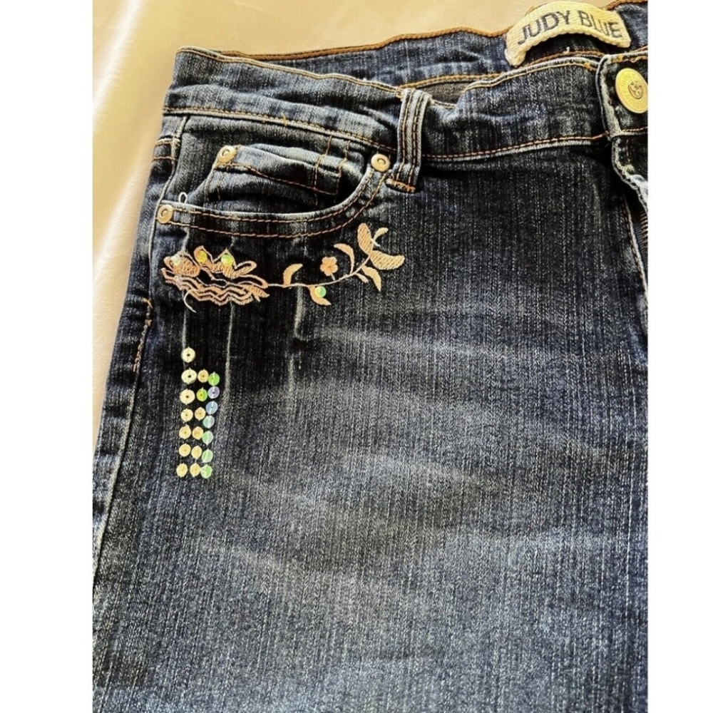 Judy Blue Jeans with Embellishments - Picture 6 of 8